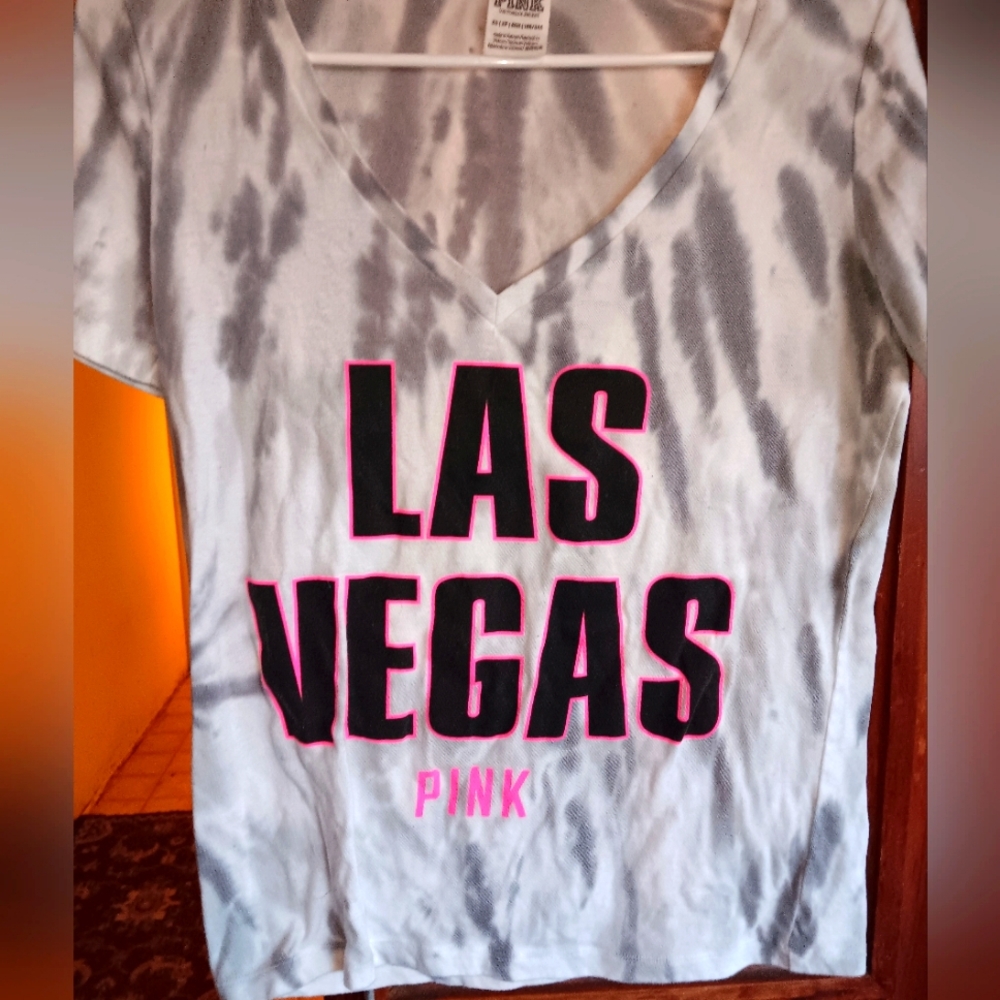 VS Pink NWOT LAS VEGAS Cropped T-shirt 💕. XS But would fit S/M